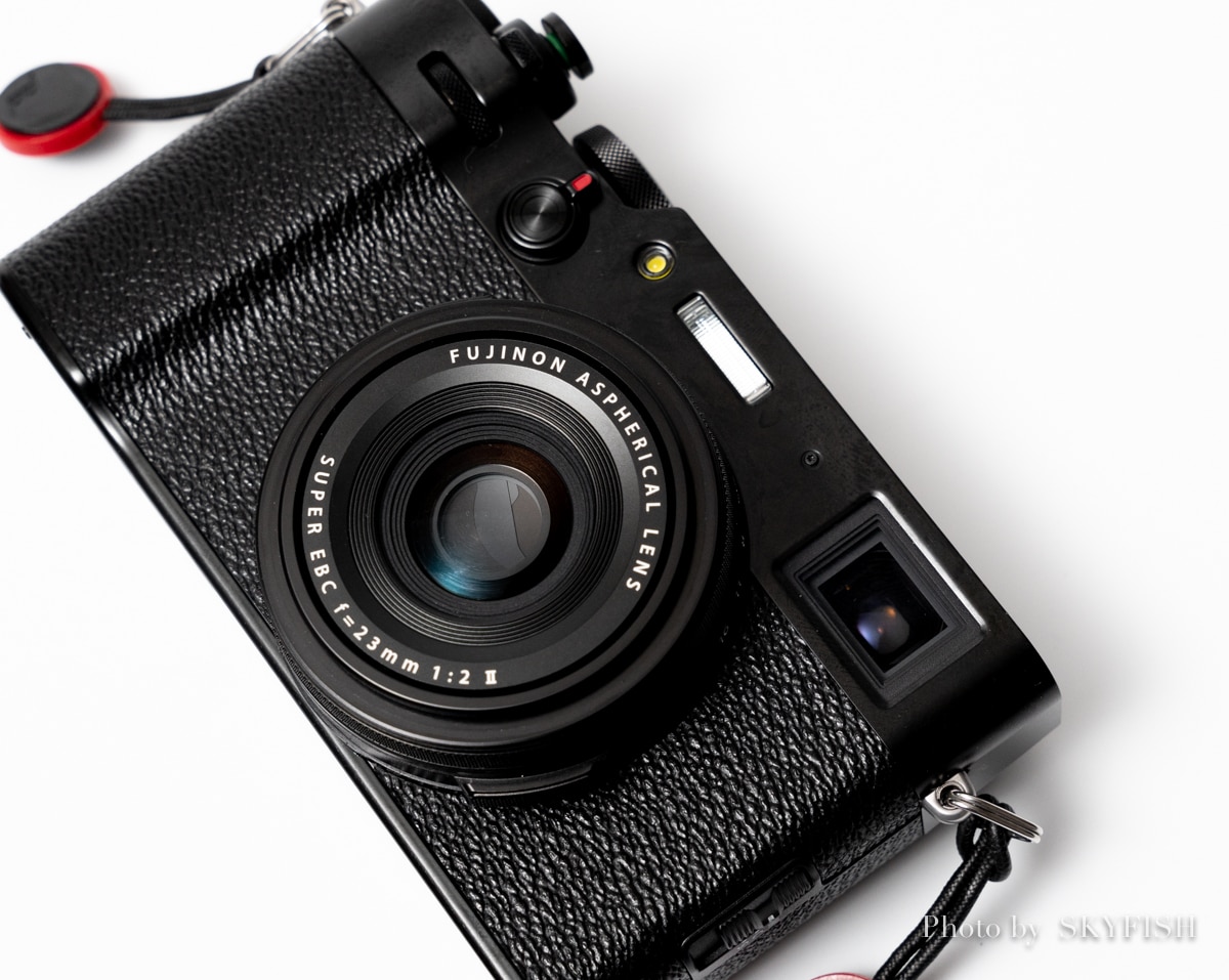 FUJIFILM X100V